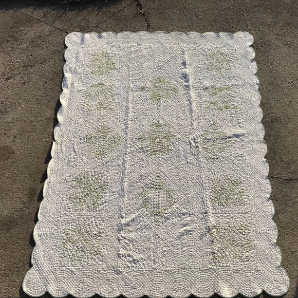 Other - Vintage Hand sewn quilt